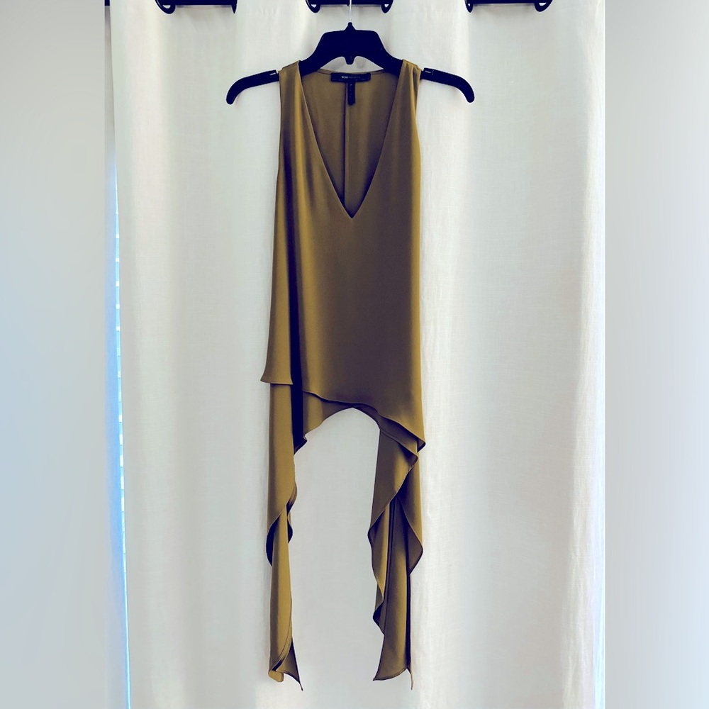Asymmetrical top in beautiful green color Size 4